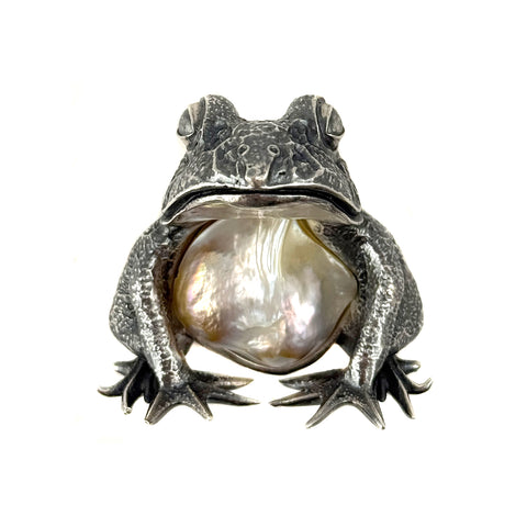 Kiss the Frog Brooch