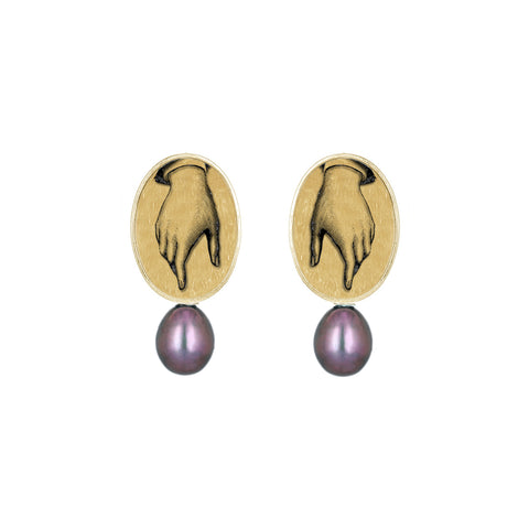 Pearlstuds, Hands